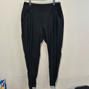 Lululemon pants size 6